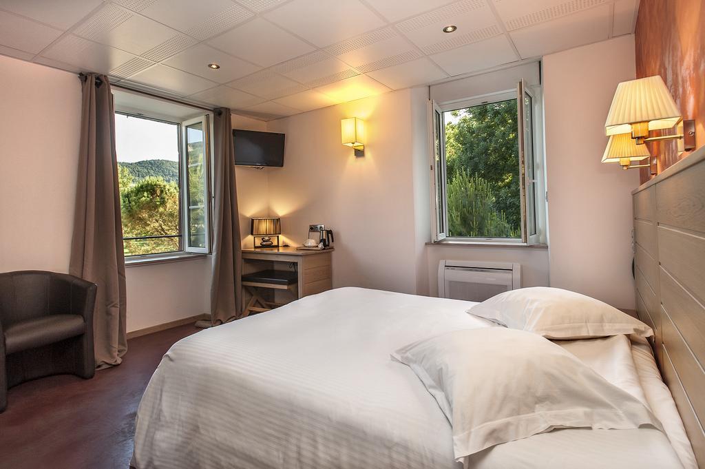 Logis Hotel Restaurant Les 2 Rives - A75, En Bordure De Riviere Banassac Kültér fotó